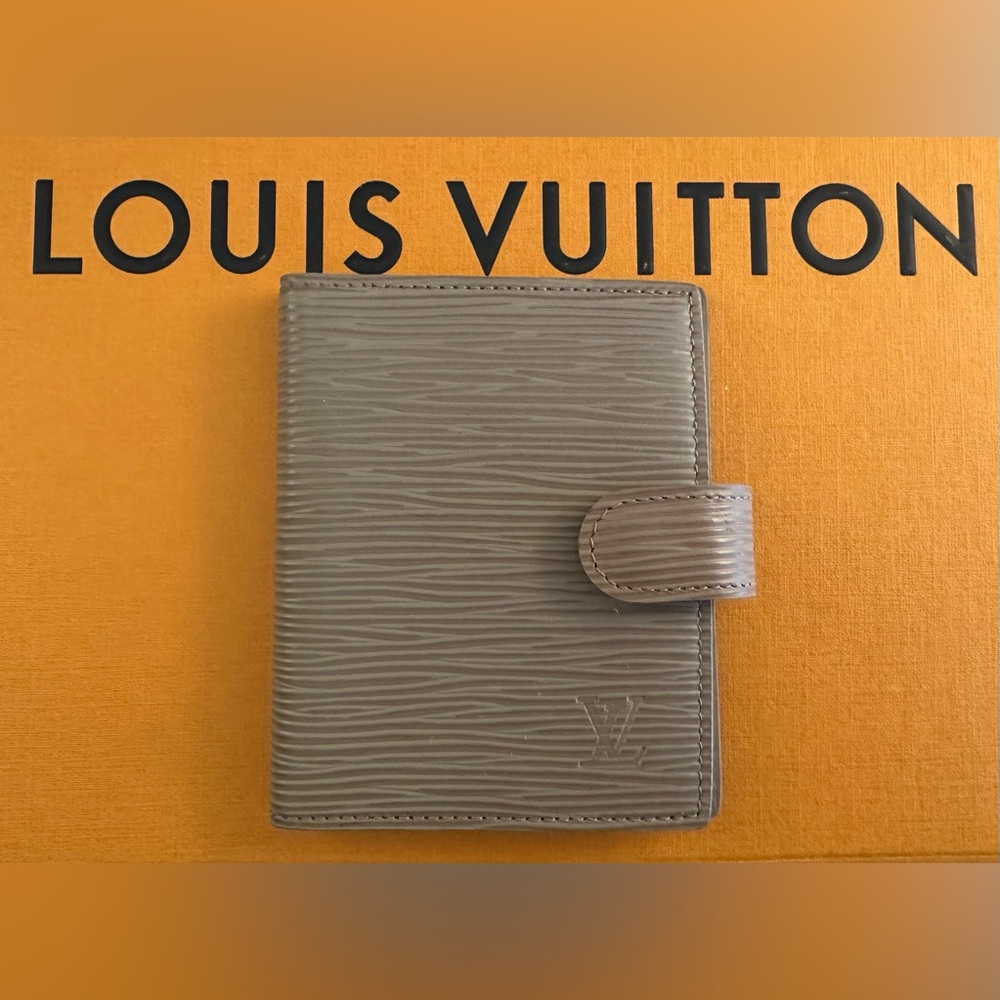 Louis Vuitton Epi Grey Lilac Card Case Snap Wallet Planner EUC
